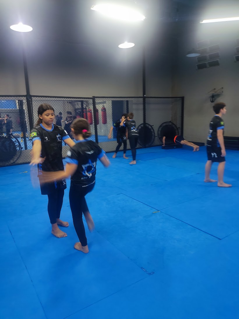 Turma de crianças e adolescentes