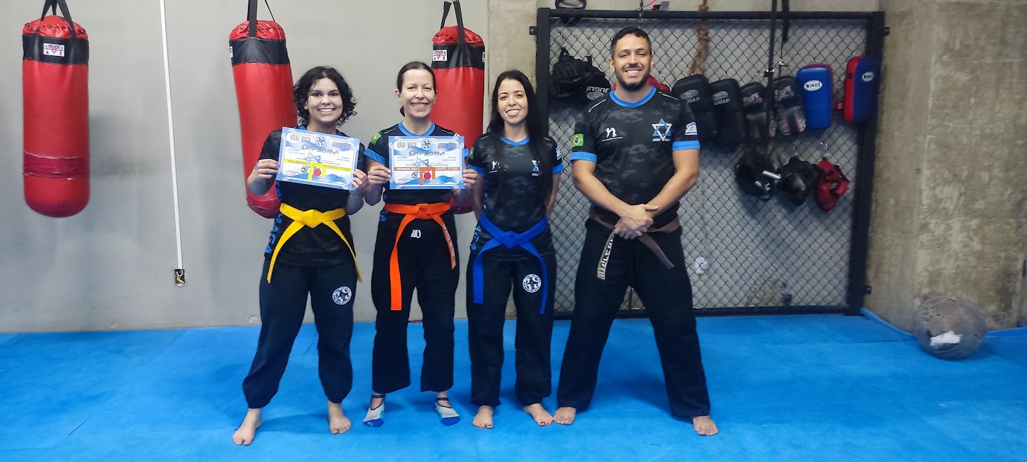 Treino de defesa pessoal para mulheres