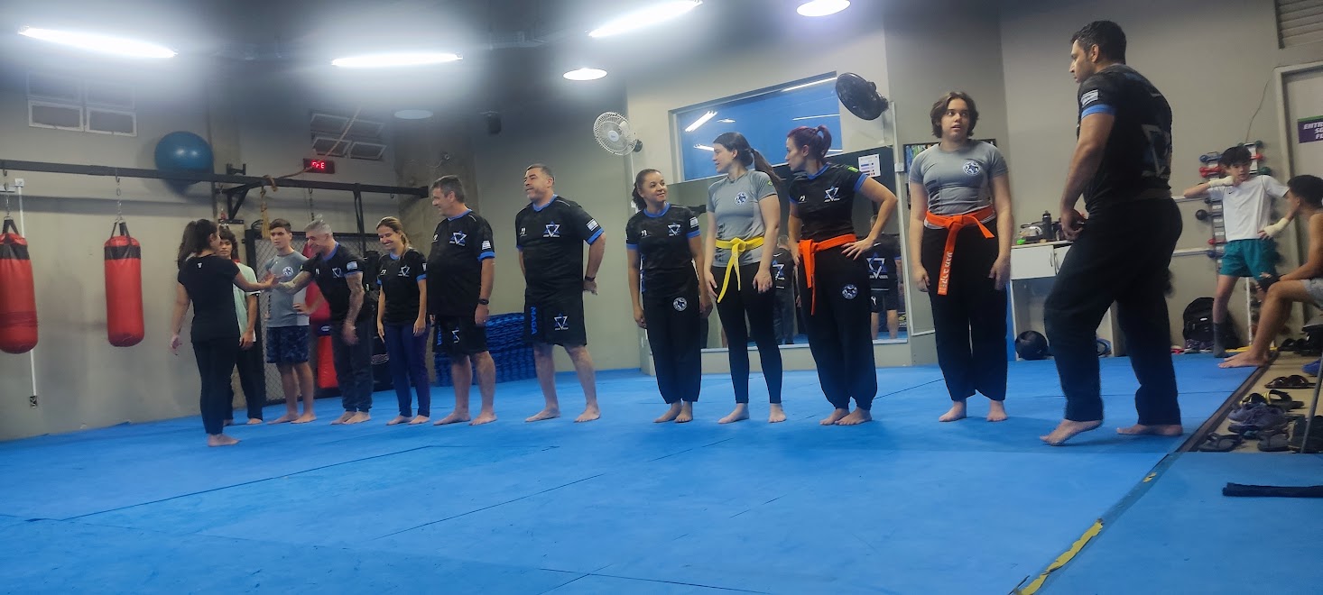 Alunos da Smart Defence em treinamento